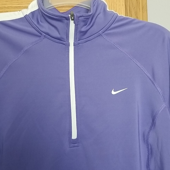 Nike dri-fit top - Picture 2 of 4